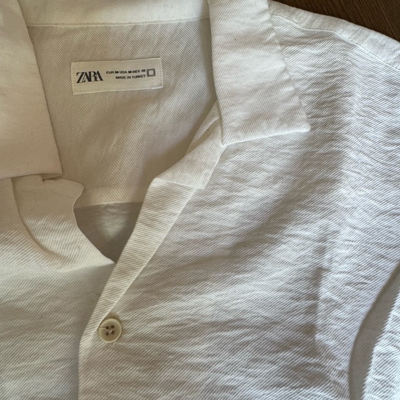 Zara Men's Crisp White Casual Button-Down Shirt - Picture 3 of 4